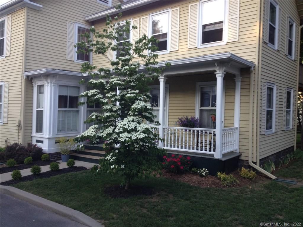 26 Pratt St, Essex, CT 06426