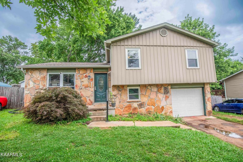 5712 Montina Rd, Knoxville, TN 37912