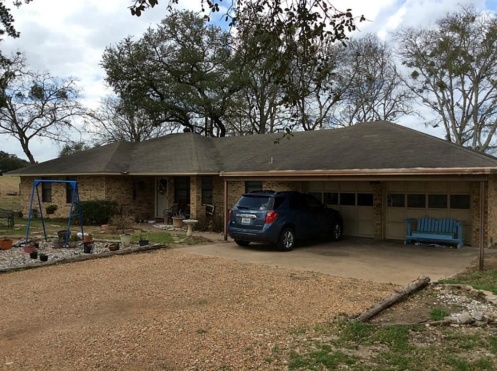 2252 FM 1697 Rd, Burton, TX 77835