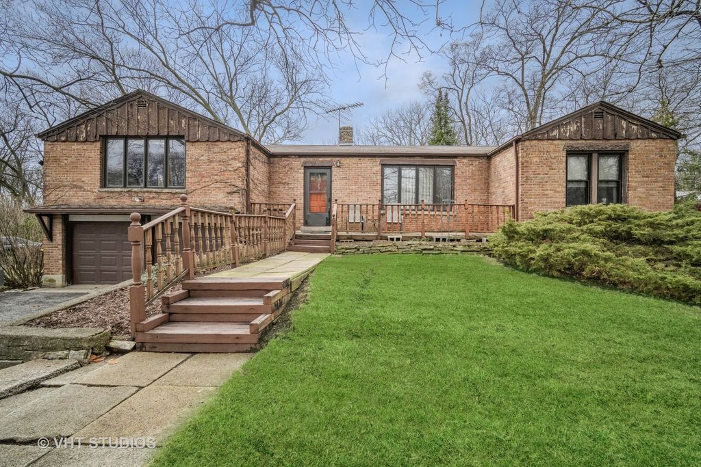 208 N Elmhurst Rd, Prospect Heights, IL 60070