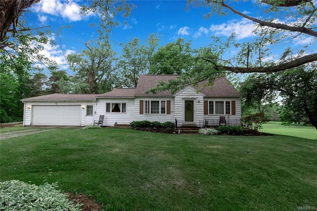 1537 Boies Rd, East Aurora, NY 14052