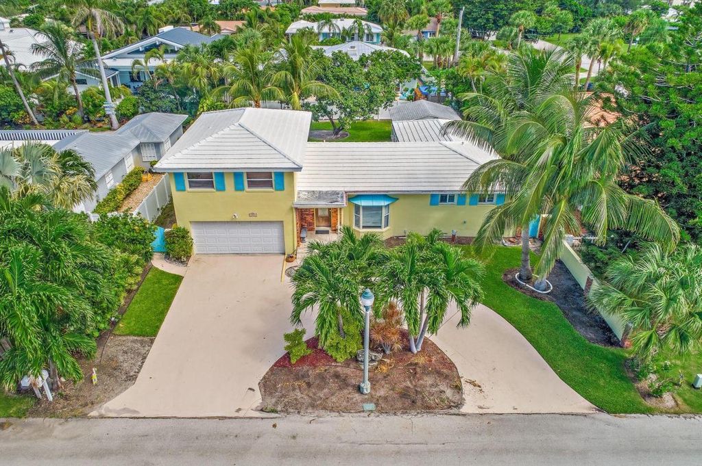 207 Blossom Ln, West Palm Beach, FL 33404