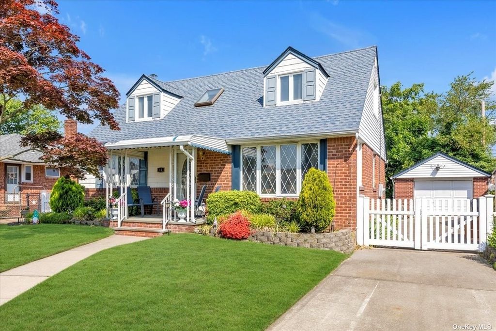 17 Cromwell Road, Carle Place, NY 11514 SingleFamily Home for Sale