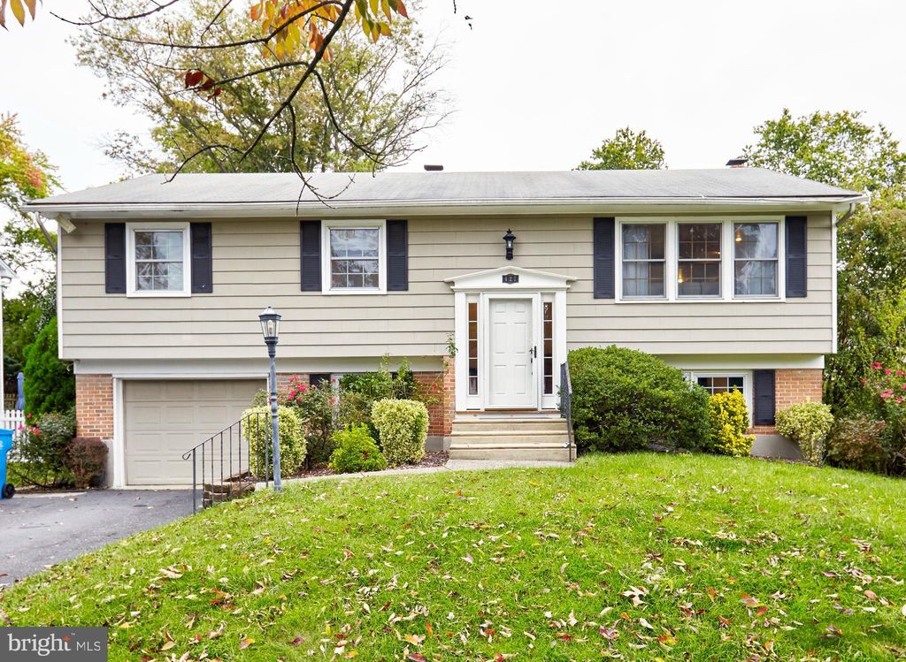 427 Old Orchard Rd, Cherry Hill, NJ 08003