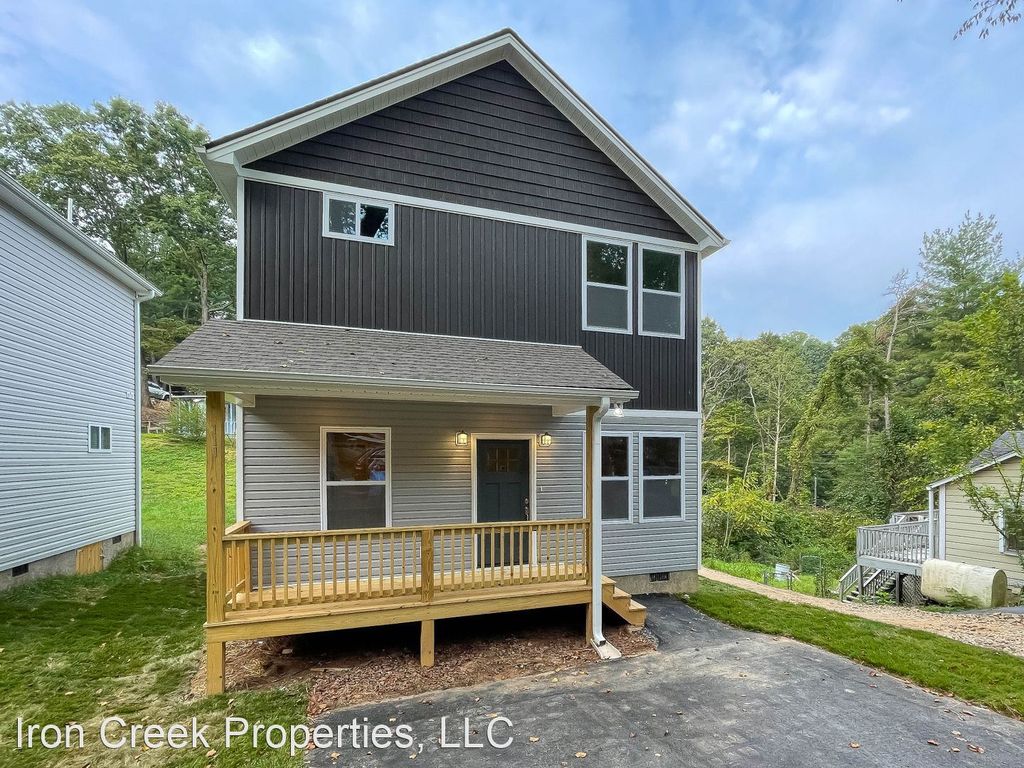 9 Arbutus Rd #111, Asheville, NC 28805