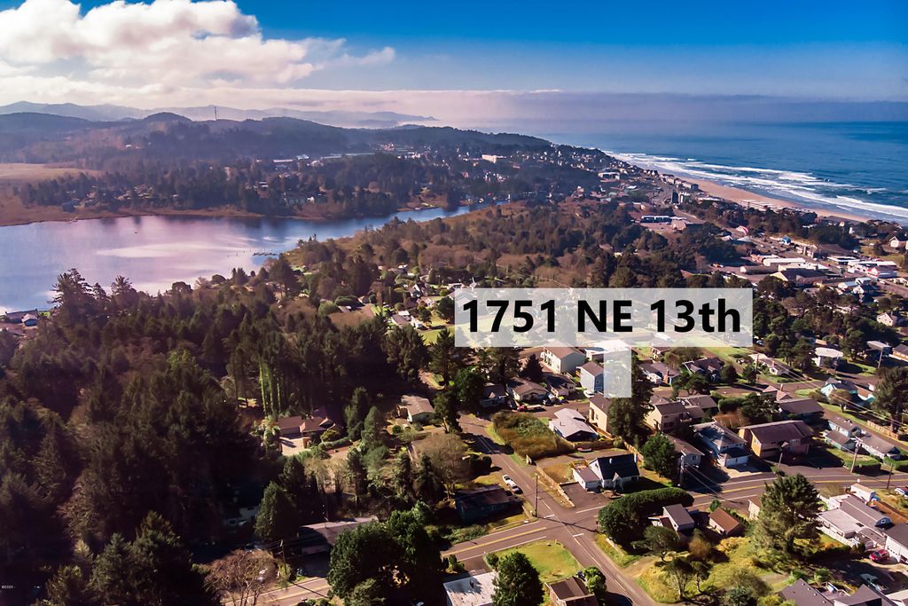 1751 NE 13th St, Lincoln City, OR 97367