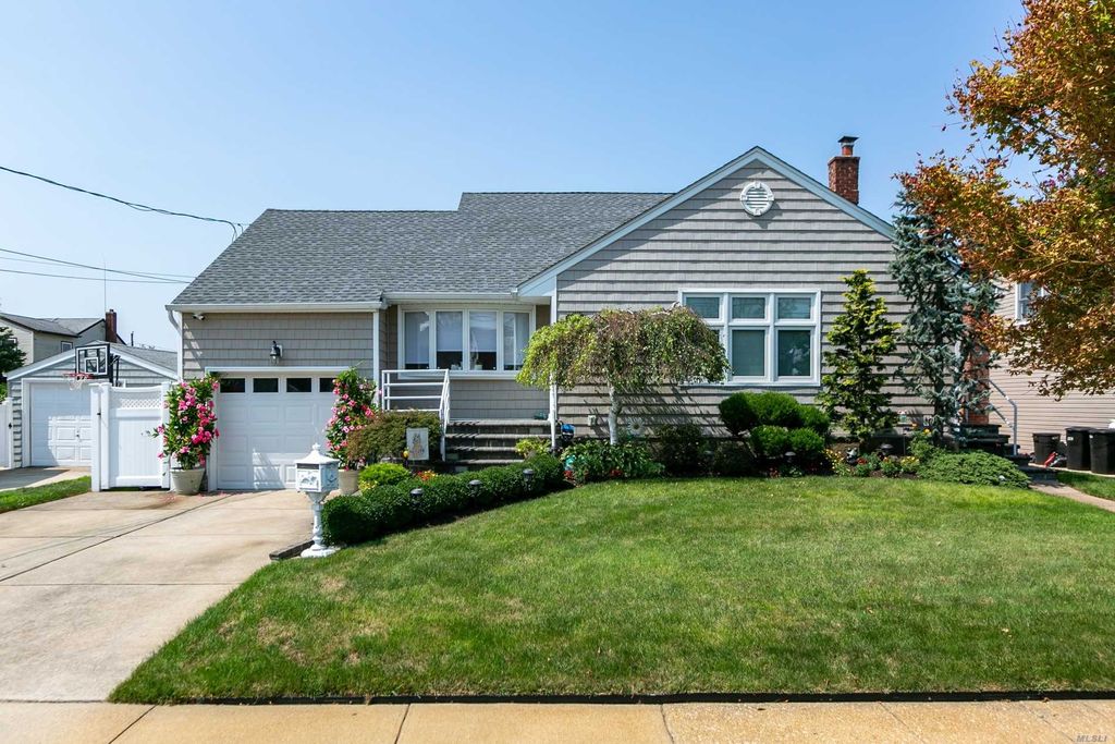 2452 Freeport St, Wantagh, NY 11793 Trulia