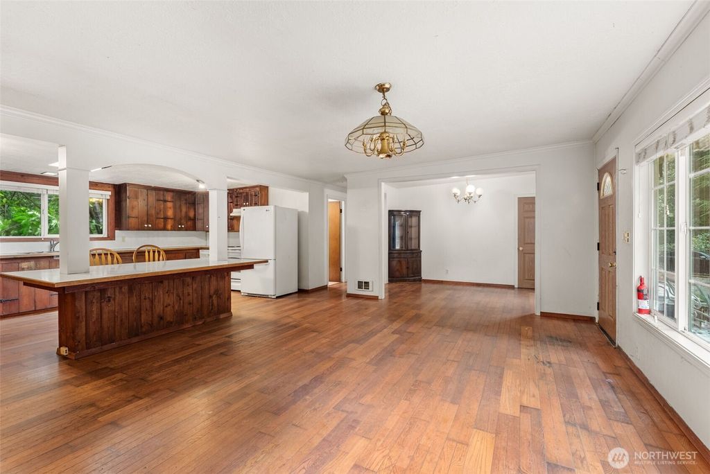 view 9th full size image of this home