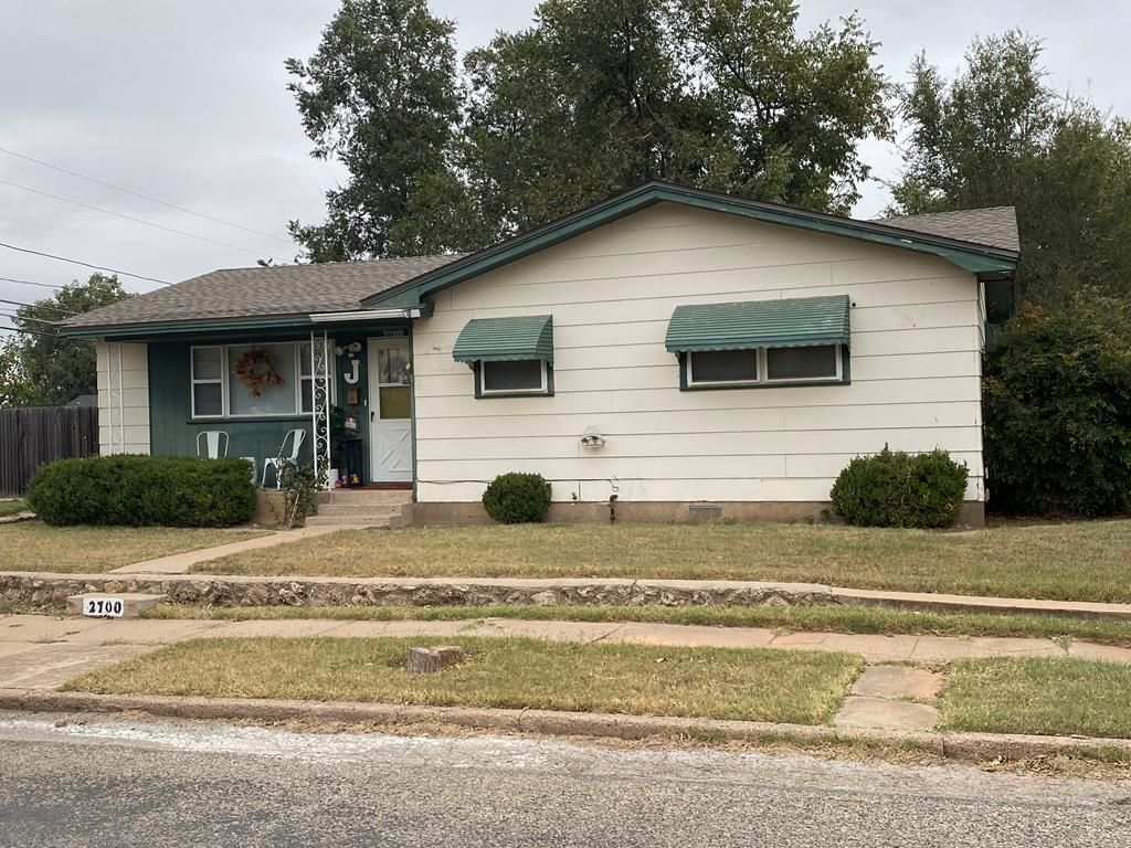 2700 Avenue V, Snyder, TX 79549