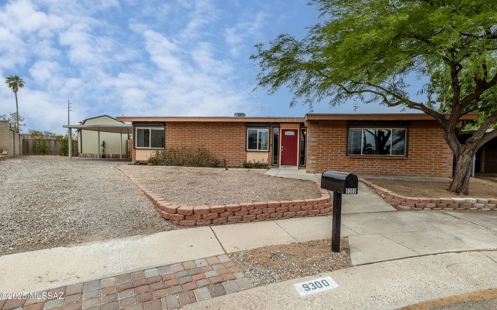 9300 E  Helen St, Tucson, AZ 85715
