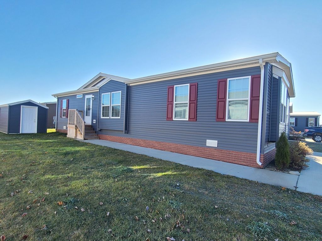 9900 Townsquare Blvd #299, Fenton, MI 48430