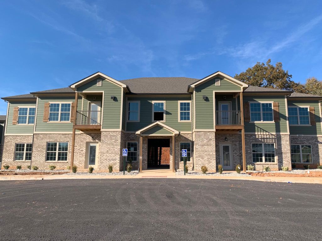 5800 Scottsville Rd #1, Bowling Green, KY 42104