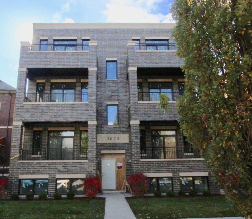 5667 W Higgins Ave #3W, Chicago, IL 60630
