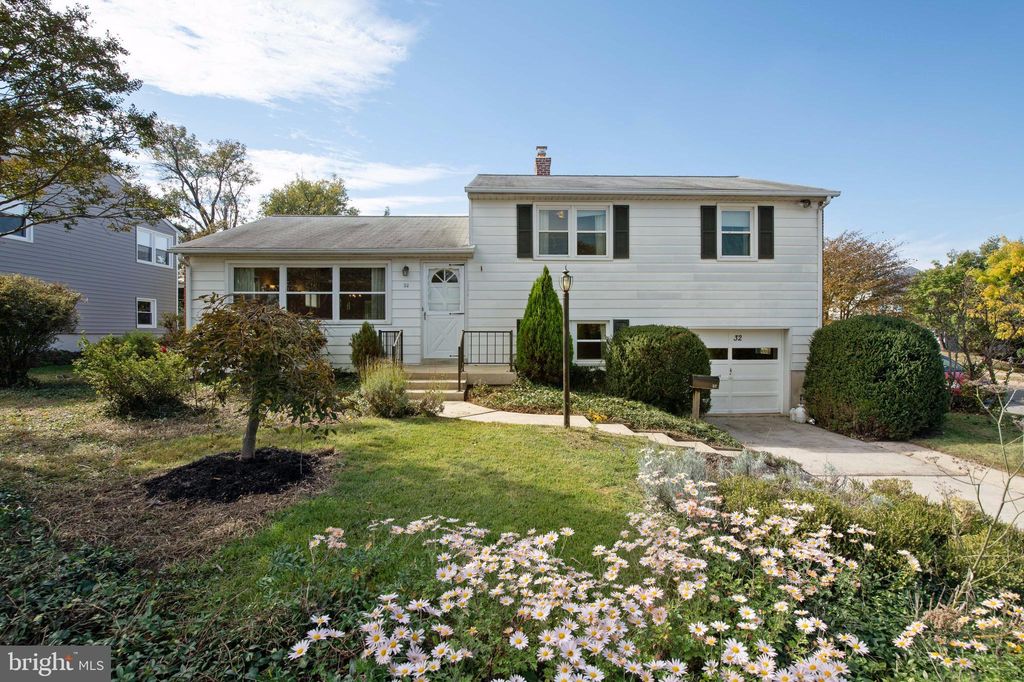 32 Delrey Ave, Catonsville, MD 21228