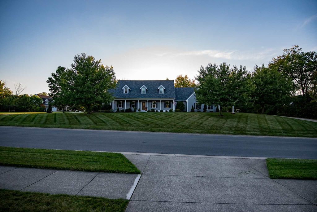 1920 Inverness Lakes Xing, Fort Wayne, IN 46804
