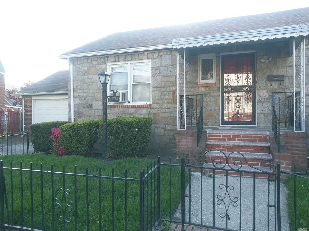 13440 224th St, Laurelton, NY 11413