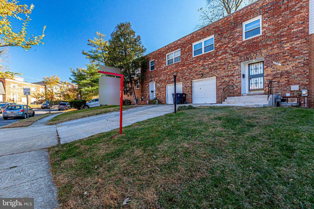 7403 Drumlea Rd, Capitol Heights, MD 20743
