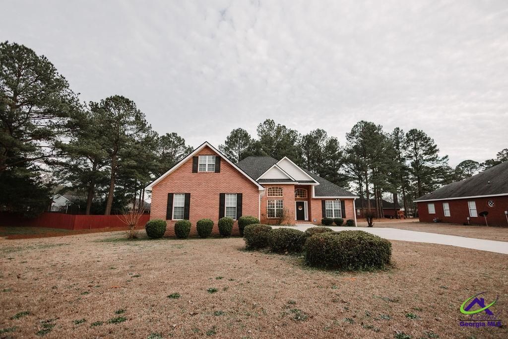 102 Idle Pines Dr, Perry, GA 31069