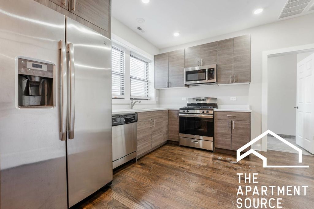 2230 N Sawyer Ave, Chicago, IL 60647