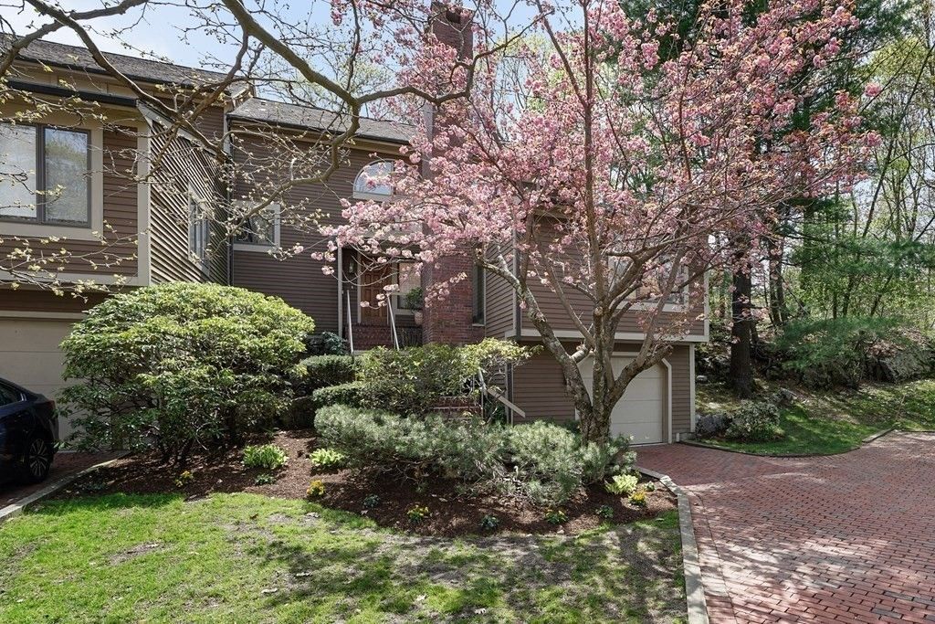 5 Benjamin Pl #5, Chestnut Hill, MA 02467
