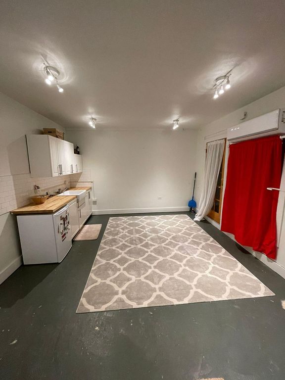 418 E Main St, Charlottesville, VA 22902