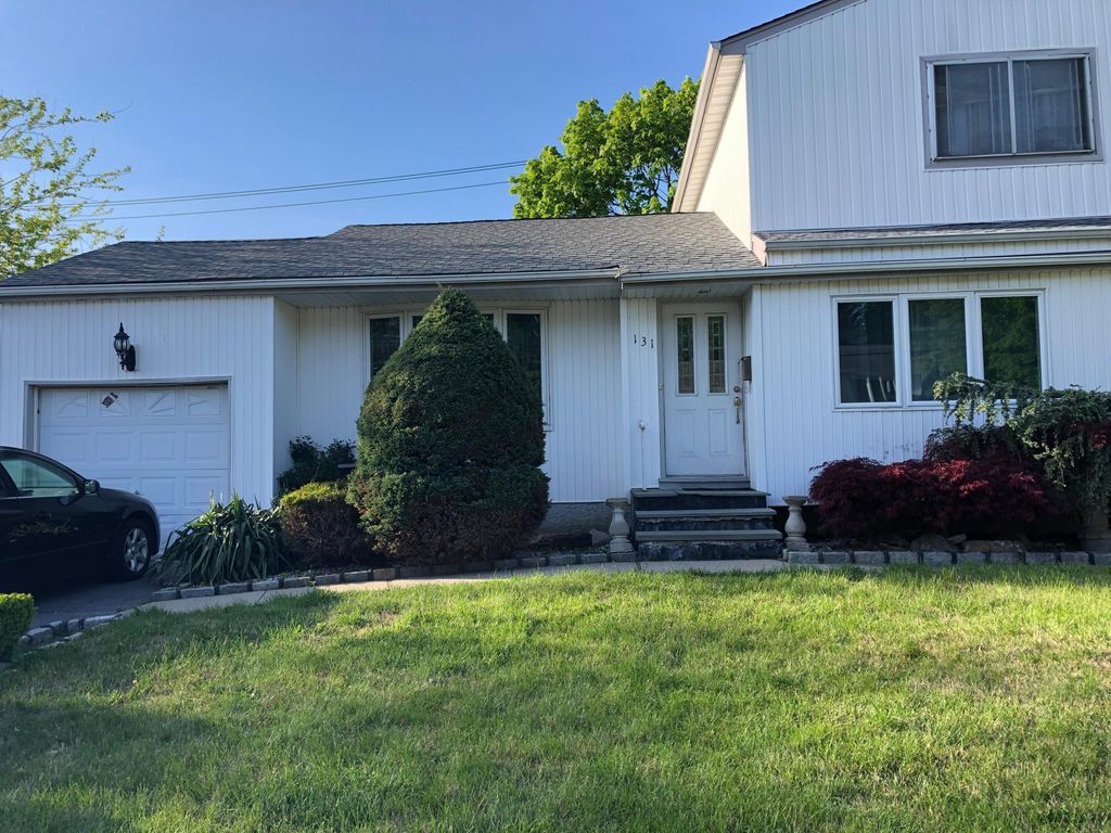 131 Thomas St, Brentwood, NY - 3 Bed, 1 Bath Single-Family Home | Trulia