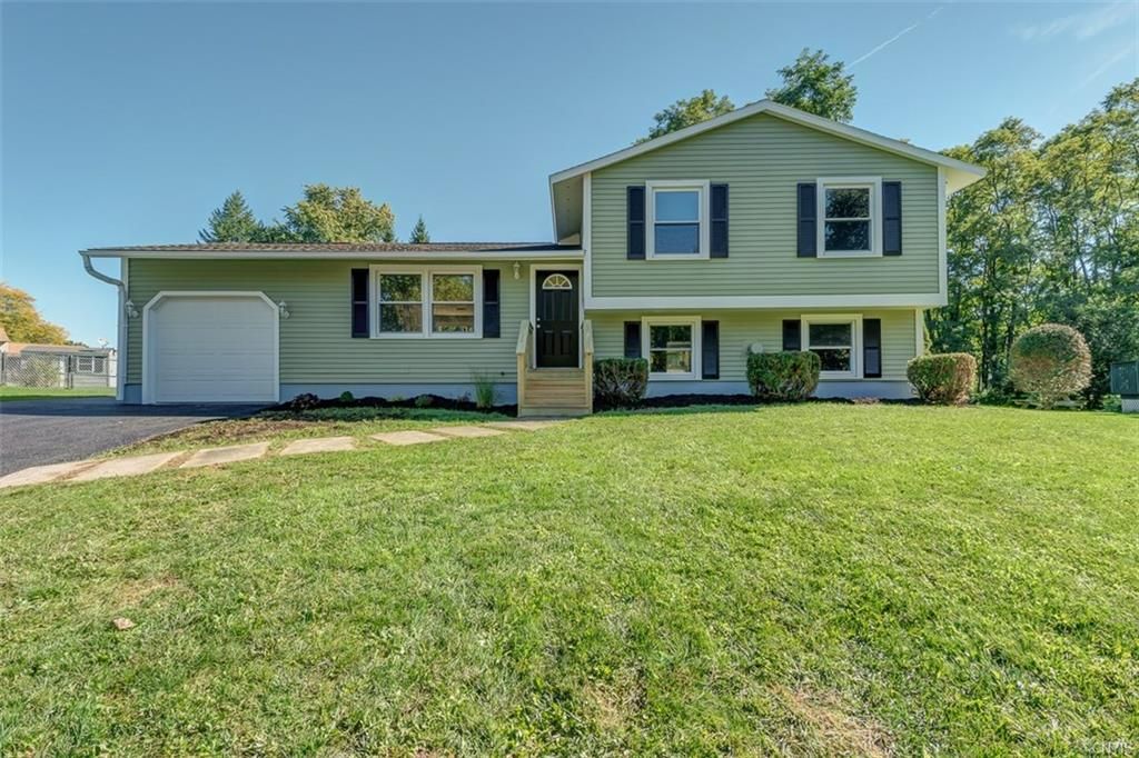 8413 Sextant Dr, Baldwinsville, NY 13027