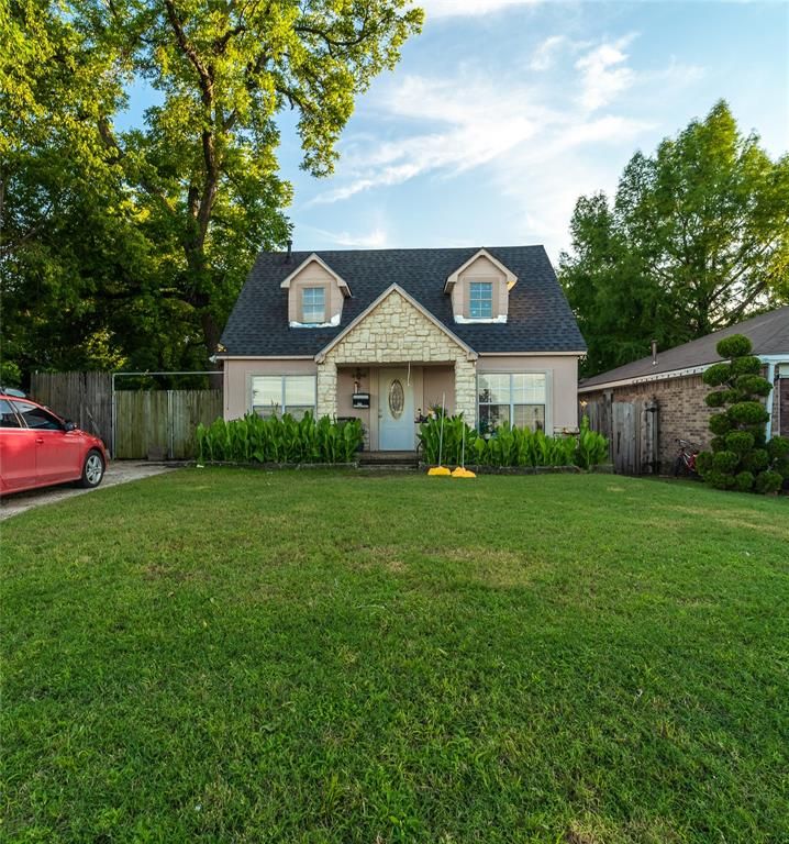 7111 Denton Dr, Dallas, TX 75235
