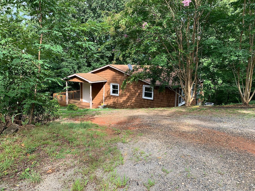 127 Summer Rest Dr, Lake Lure, NC 28746