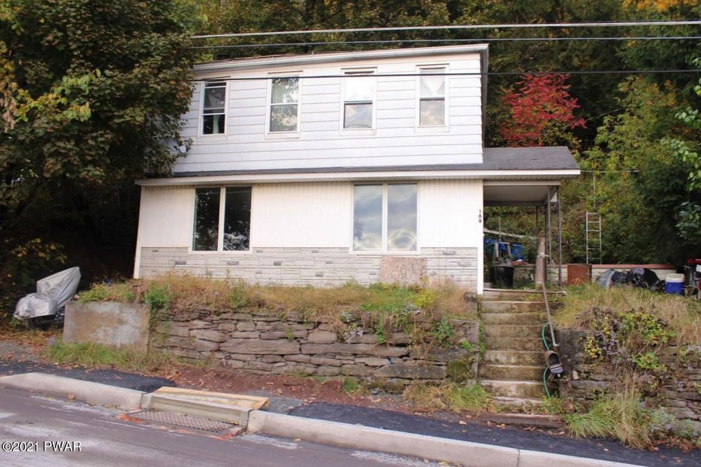 169 Cliff St, Honesdale, PA 18431