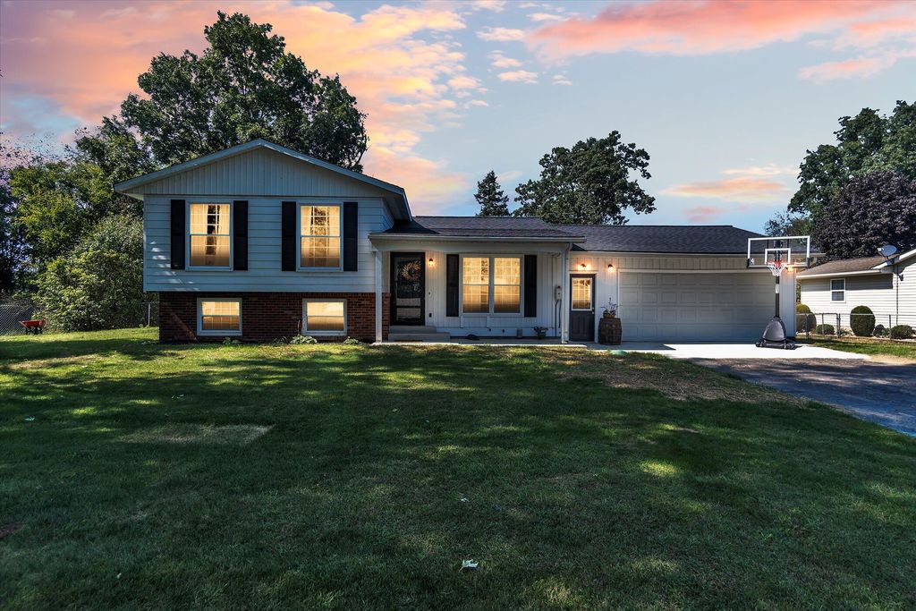 564 Maitland Dr, Horton, MI 49246