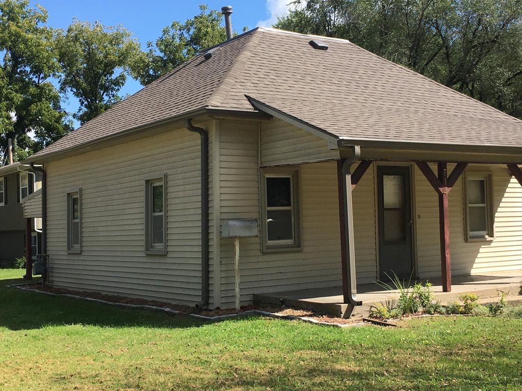 714 Oak St, Wamego, KS 66547 Trulia