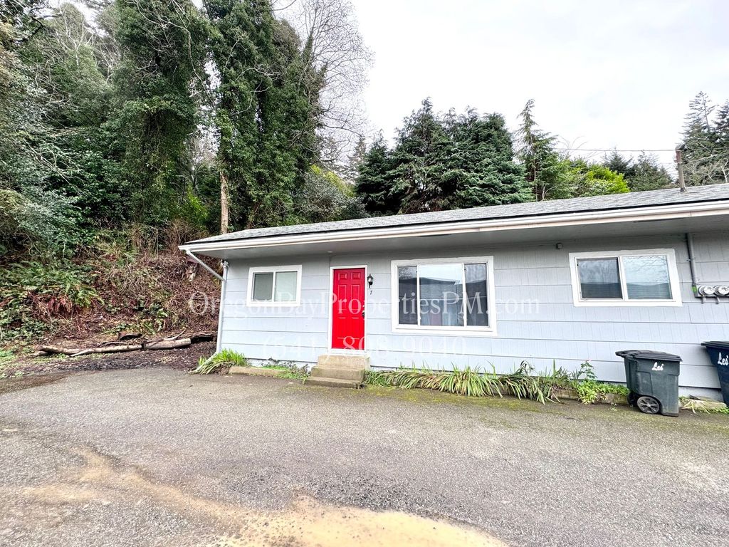 63671 Harriet Rd, Coos Bay, OR 97420