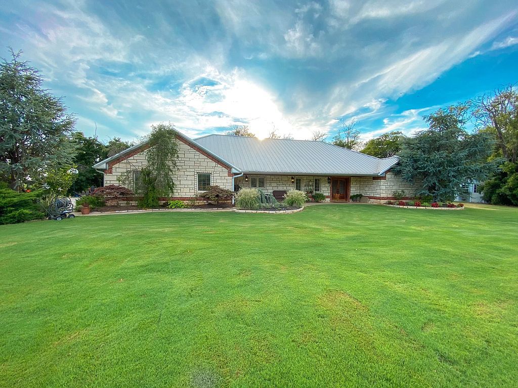 15763 S County Road 206, Blair, OK 73526