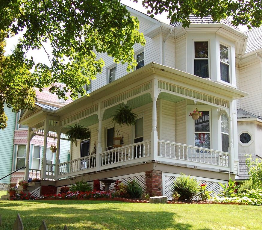 305 Church St, New Windsor, MD 6 Bed, 3 Bath SingleFamily Home 72