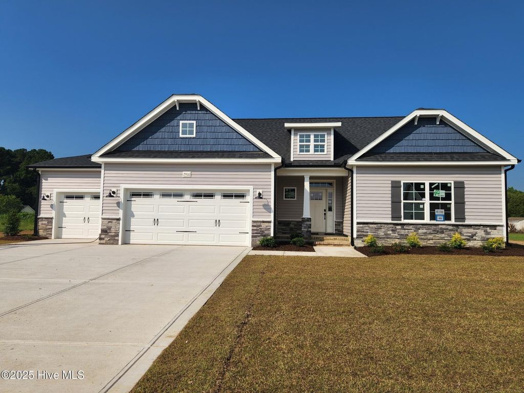 2900 Tucker Hill Drive, Grimesland, NC 27837