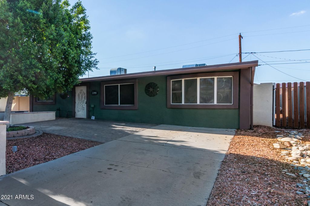 2206 E Arbor Cir, Mesa, AZ 85204
