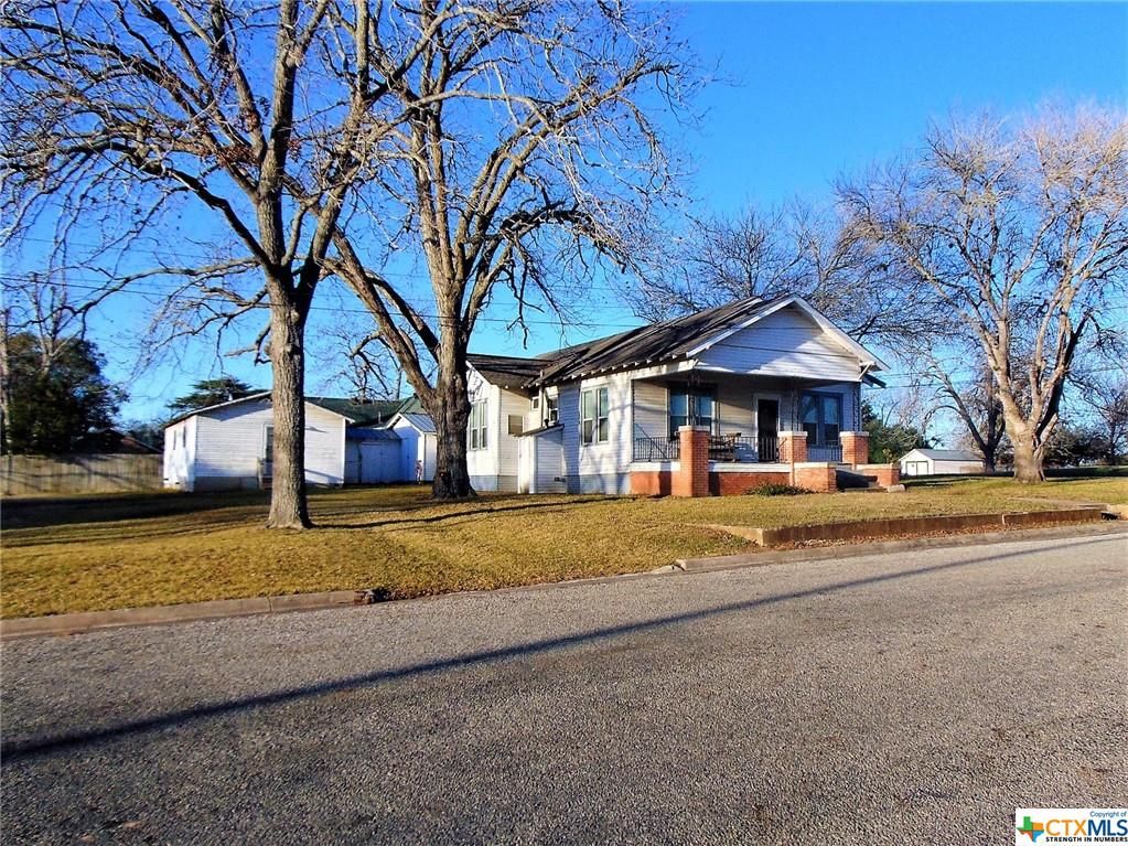 102 S Avenue D, Shiner, TX 3 Bed, 1 Bath SingleFamily Home 22