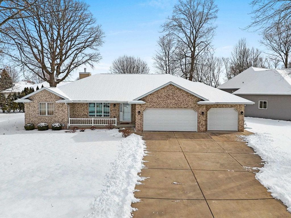 2130 PALMER DRIVE, Green Bay, WI 54311