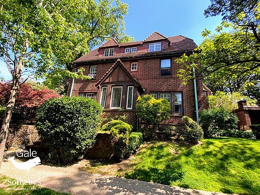2 Overhill Rd, Forest Hills, NY 11375
