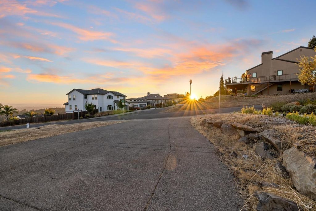3746 Crown Hill Drive, Santa Rosa, CA 95404