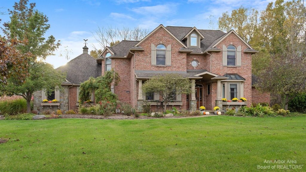 3653 Preserve Dr, Dexter, MI 48130