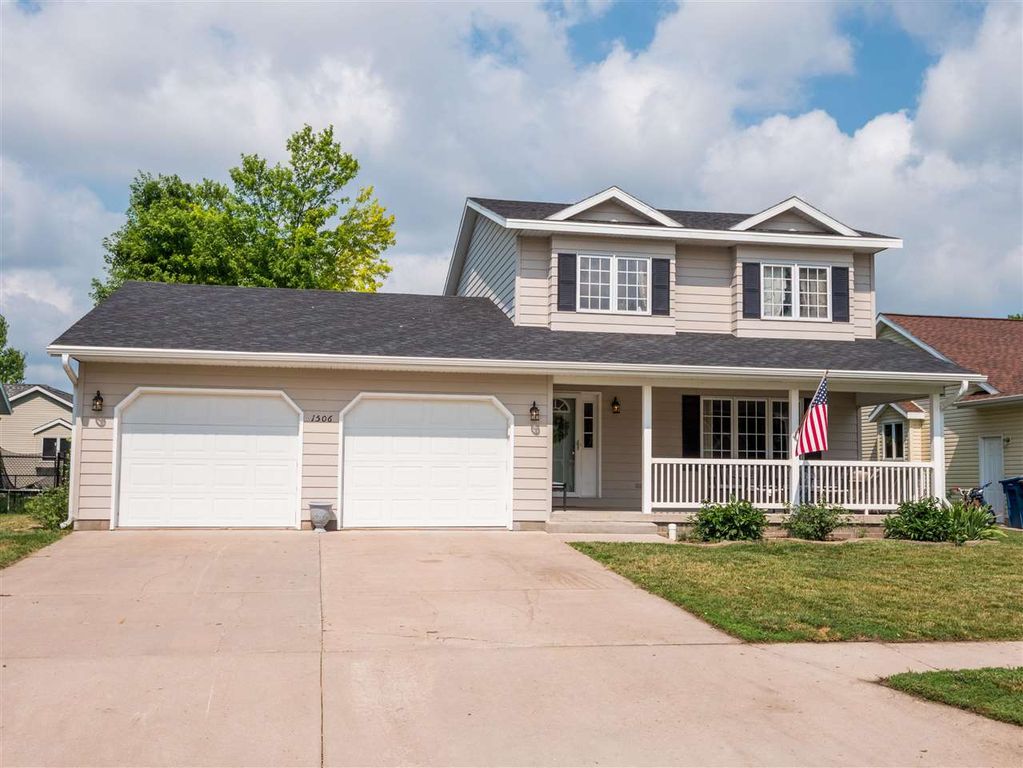 1506 16th Ave, Kearney, NE 68845