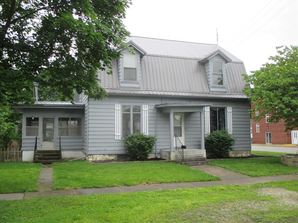 201 S Main St, South Whitley, IN 4 Bed, 2 Bath SingleFamily Home