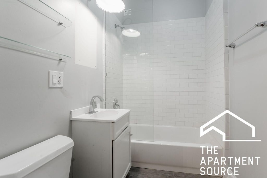 1304 W Ohio St #2R, Chicago, IL 60642