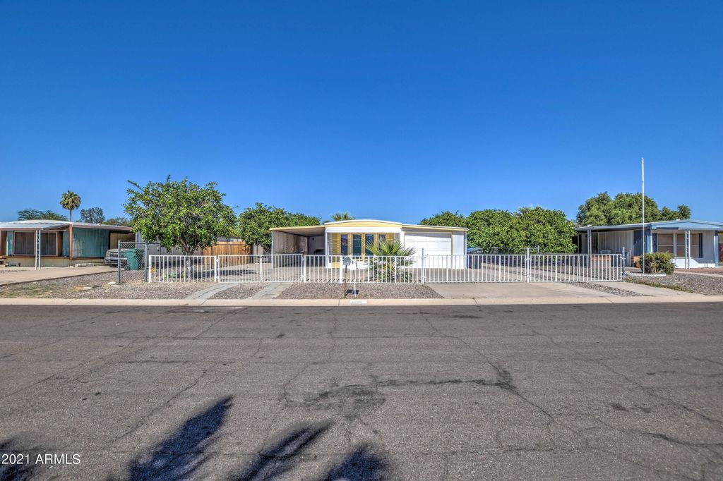 7656 E Hampton Ave, Mesa, AZ 85209