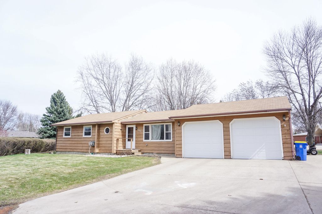 1744 Mission Ct, Huron, SD 57350 Trulia