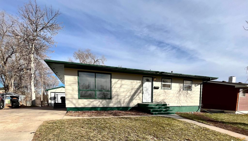 4586 Wentworth Dr, Rapid City, SD 57702