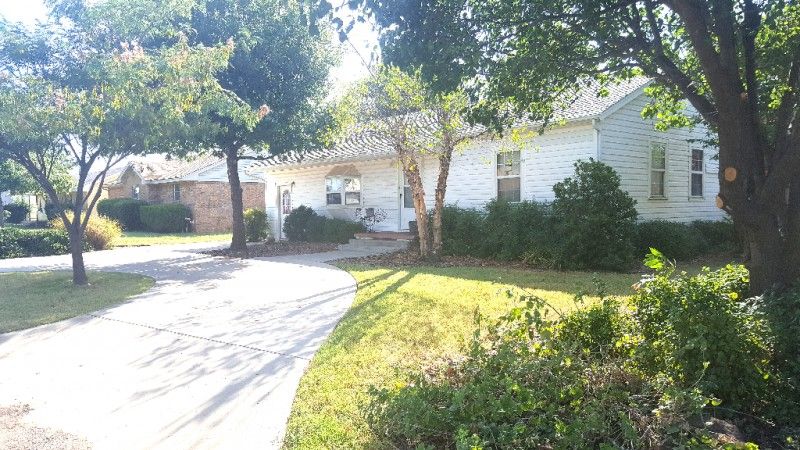 1804 Oklahoma Dr, Altus, OK 73521