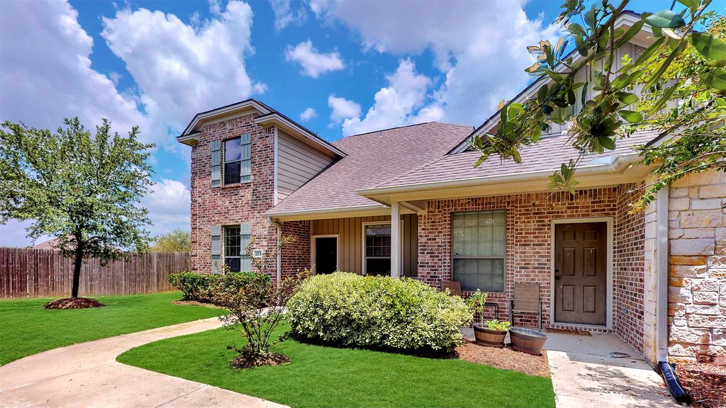 113 Kleine Ln, College Station, TX 77845